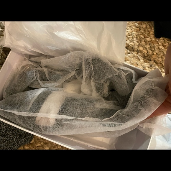 Classy Low-Heel Black Sandals - Picture 6 of 6